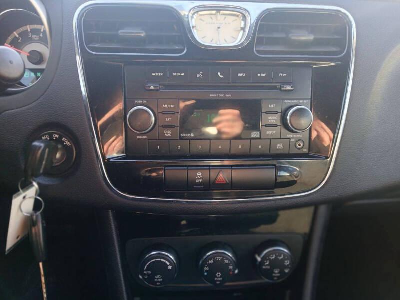 Chrysler 200 Touring 2011