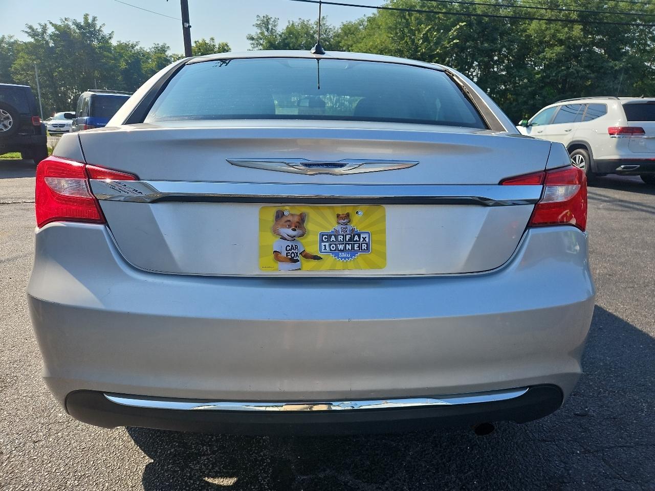 Chrysler 200 Touring 2011
