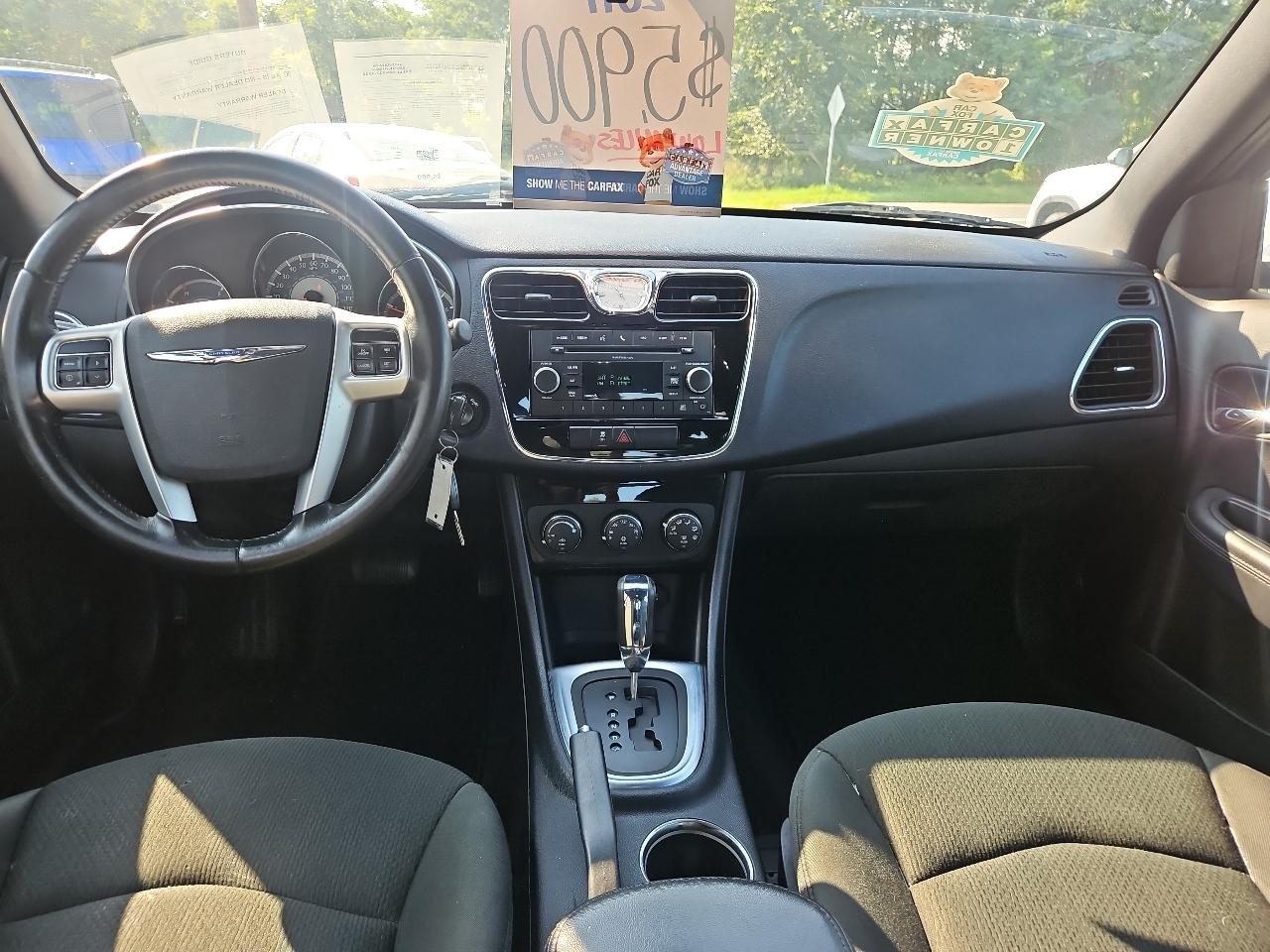 Chrysler 200 Touring 2011