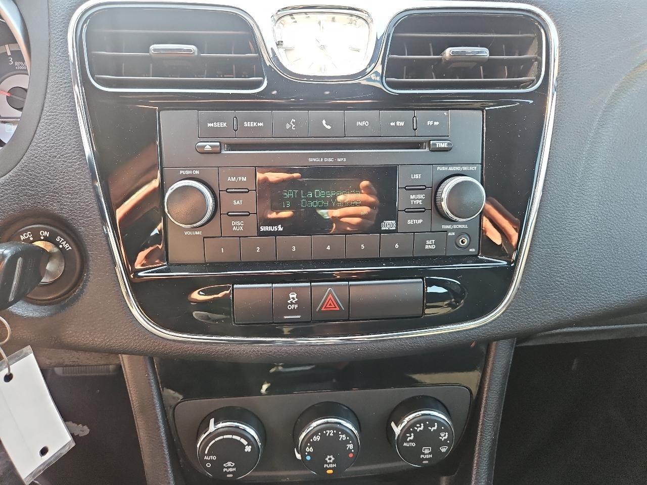 Chrysler 200 Touring 2011