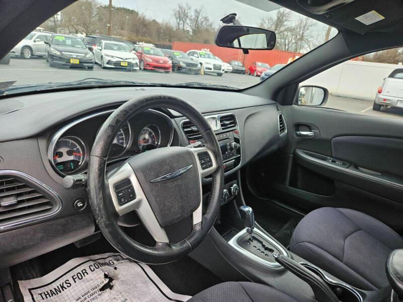 Chrysler 200 Touring 2012