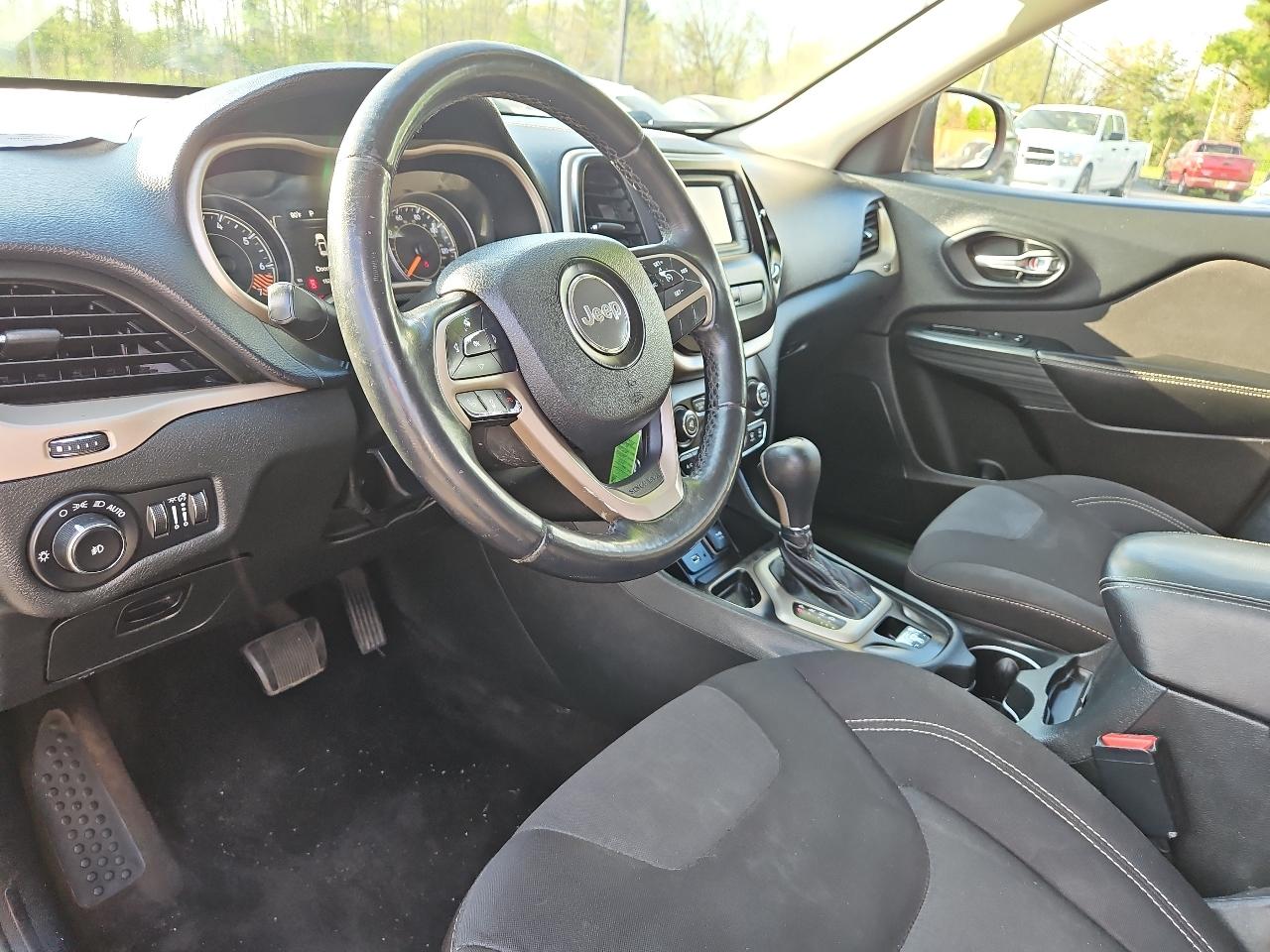 Jeep Cherokee Latitude FWD 2015