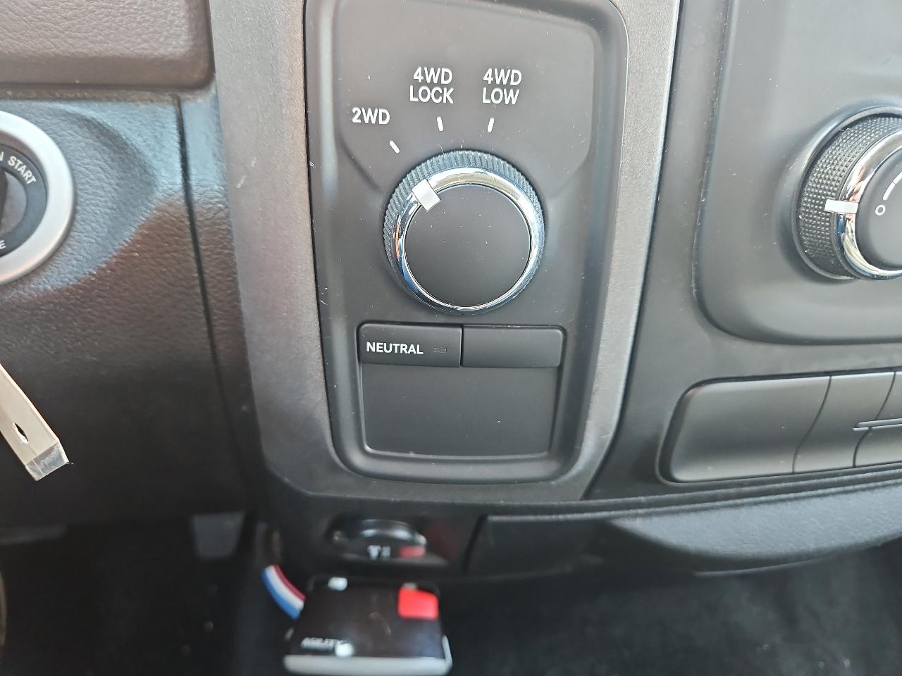 RAM 1500 Tradesman Crew Cab SWB 4WD 2014