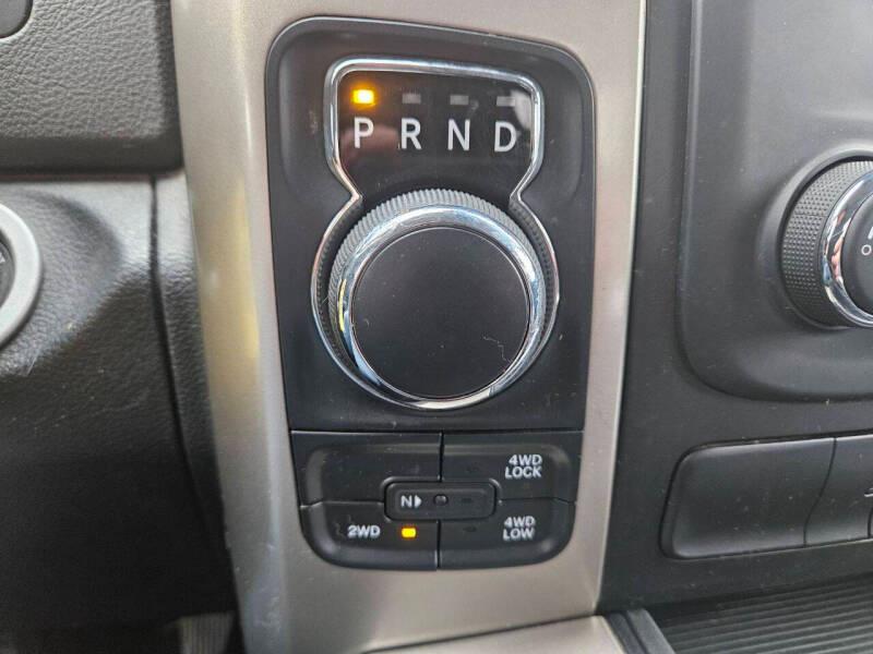 RAM 1500 SLT Quad Cab 4WD 2014