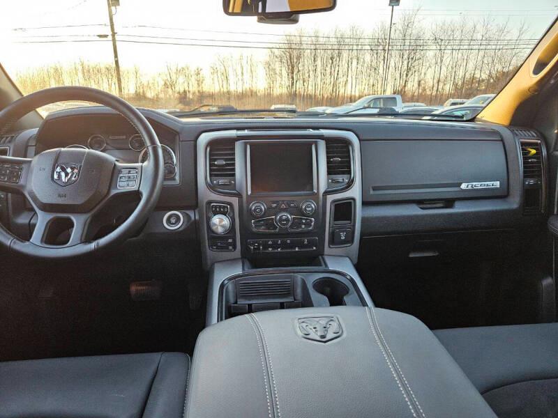 RAM 1500 Rebel Crew Cab SWB 4WD 2017