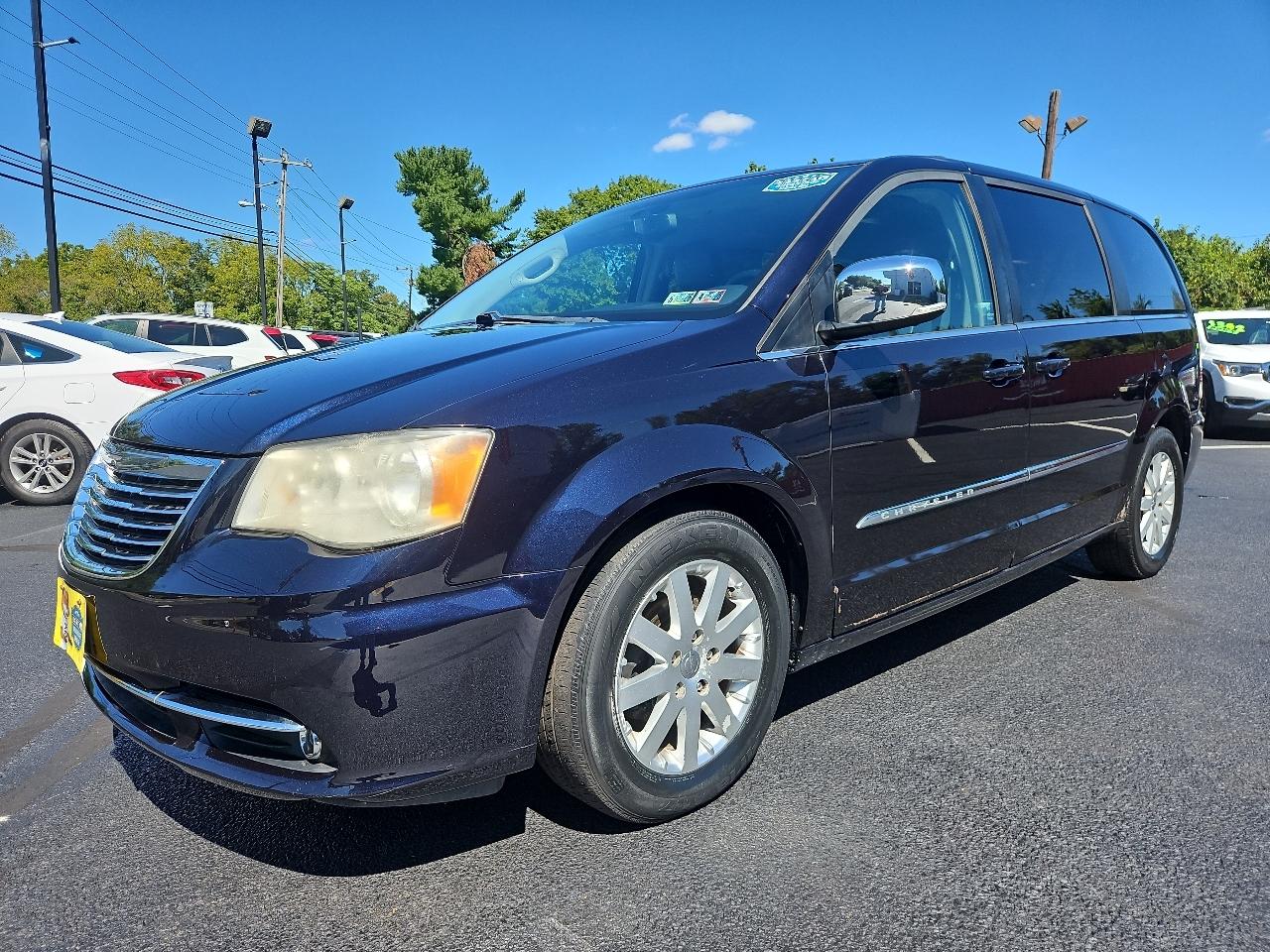 Chrysler Town & Country Touring-L 2011