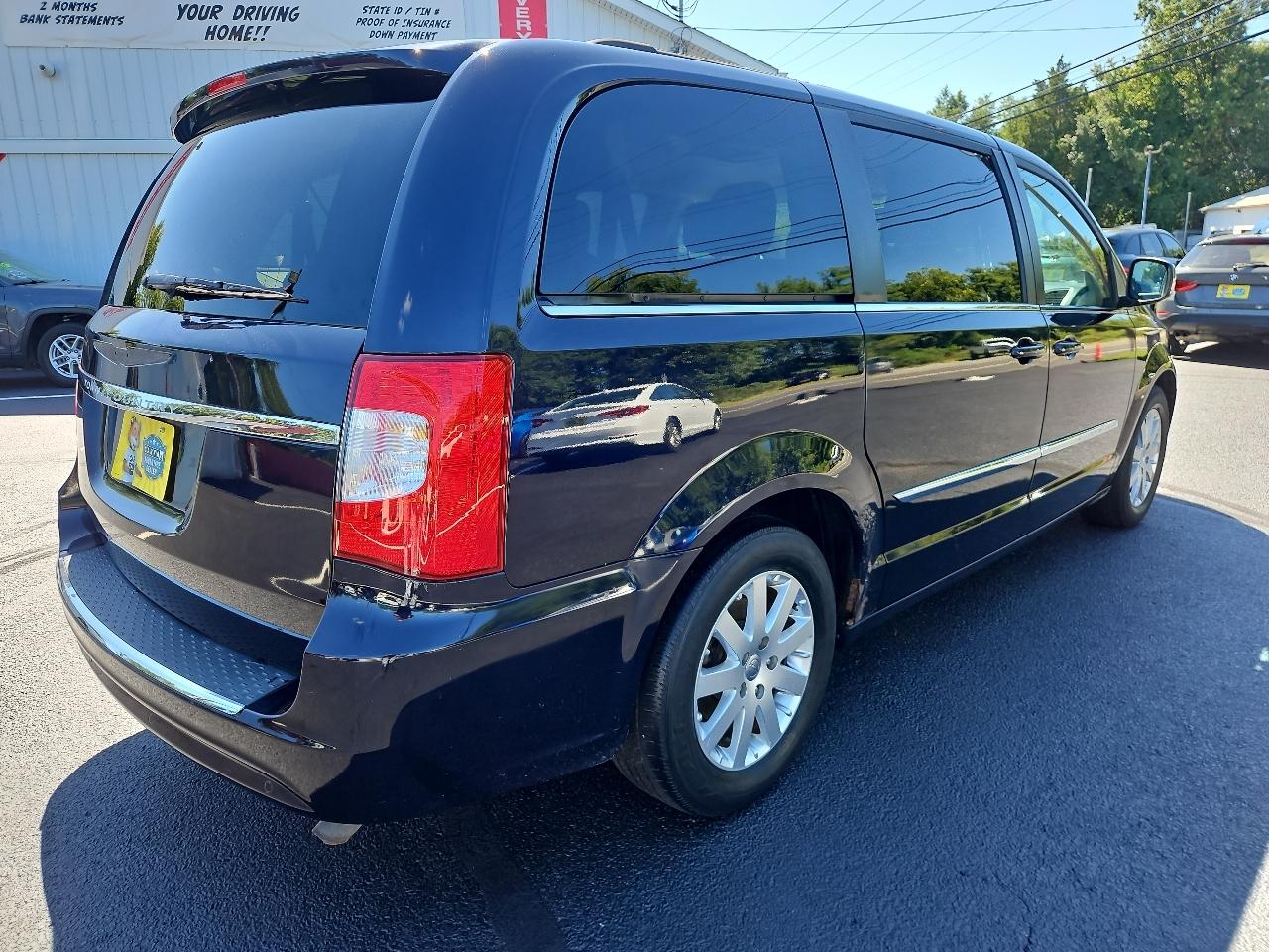 Chrysler Town & Country Touring-L 2011