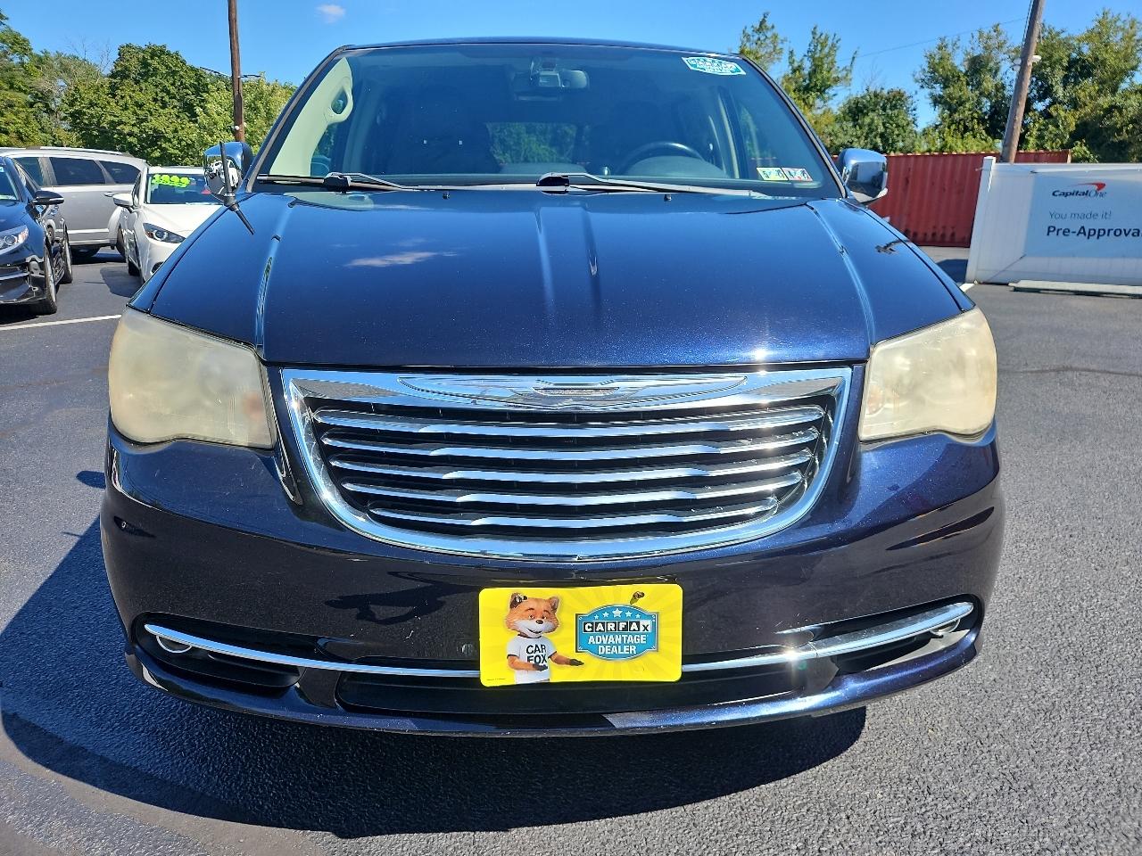 Chrysler Town & Country Touring-L 2011
