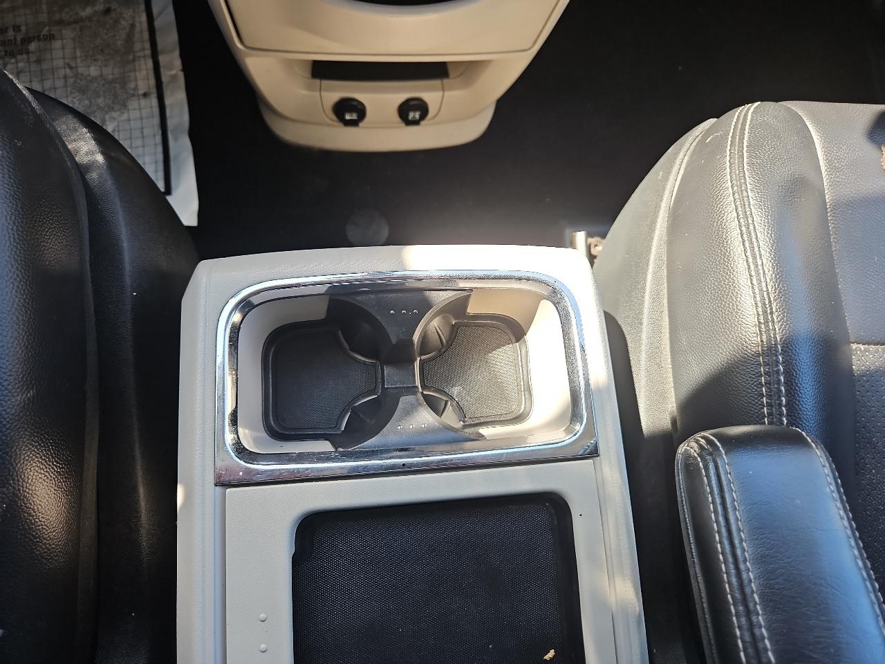 Chrysler Town & Country Touring-L 2011