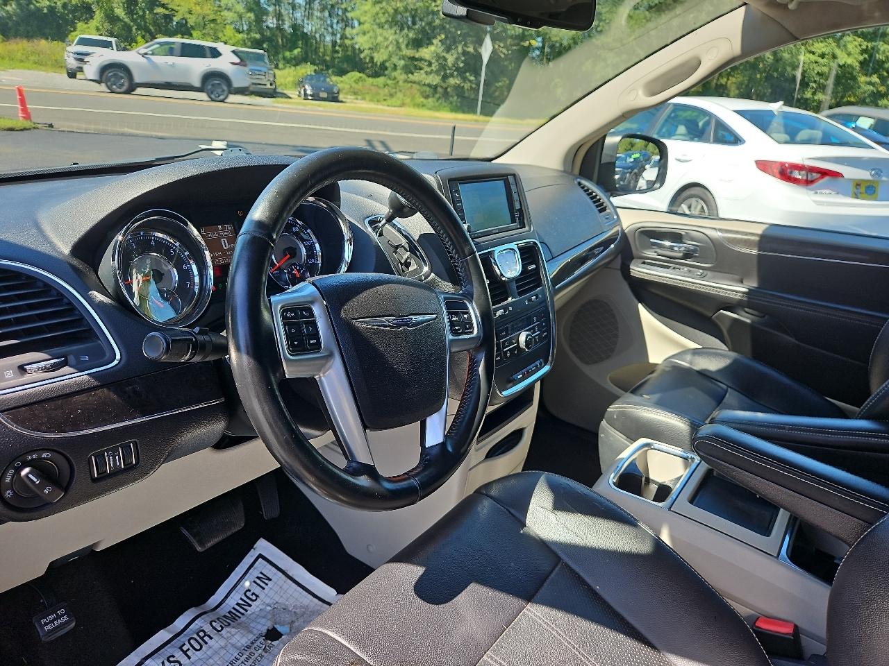 Chrysler Town & Country Touring-L 2011