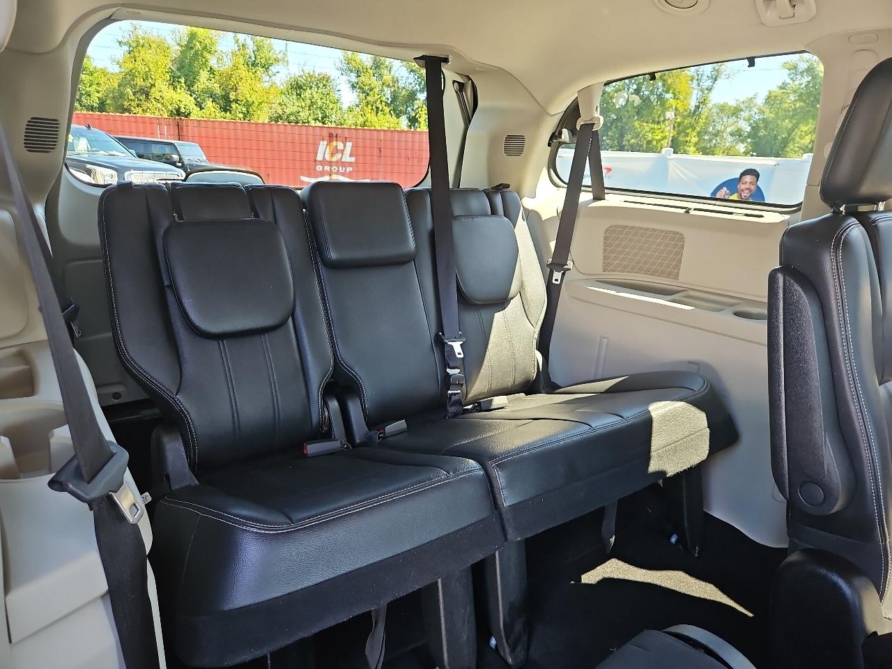 Chrysler Town & Country Touring-L 2011