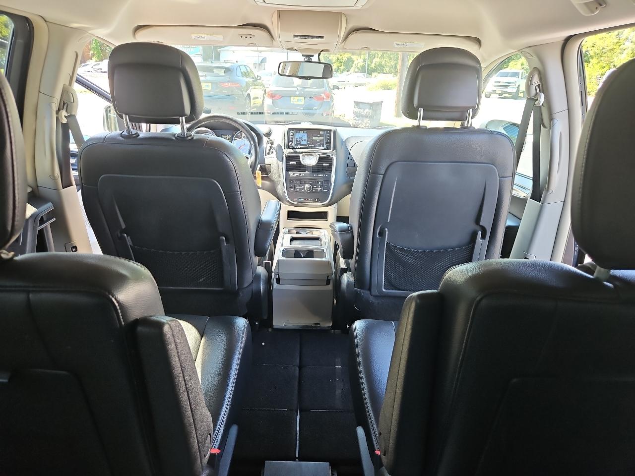 Chrysler Town & Country Touring-L 2011