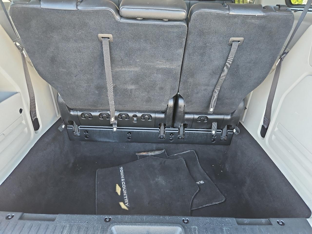 Chrysler Town & Country Touring-L 2011