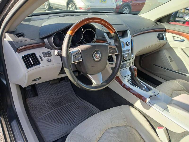 Cadillac CTS Sport Wagon 3.0L Luxury AWD 2011