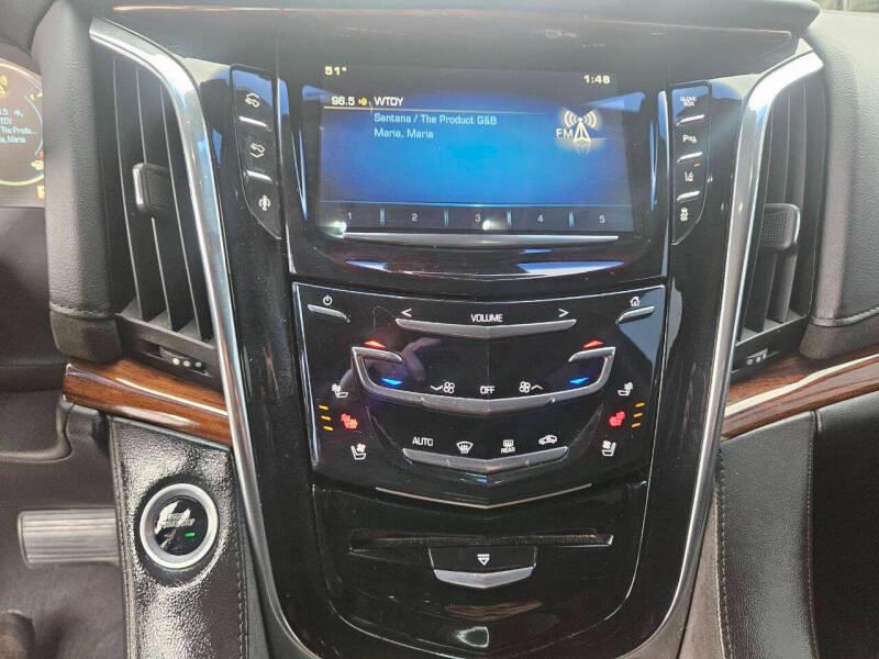Cadillac Escalade Luxury 4WD 2015
