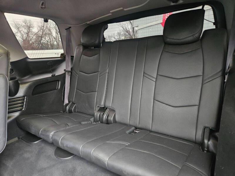 Cadillac Escalade Luxury 4WD 2015