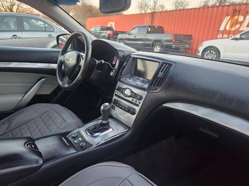 Infiniti G Convertible Base 2011