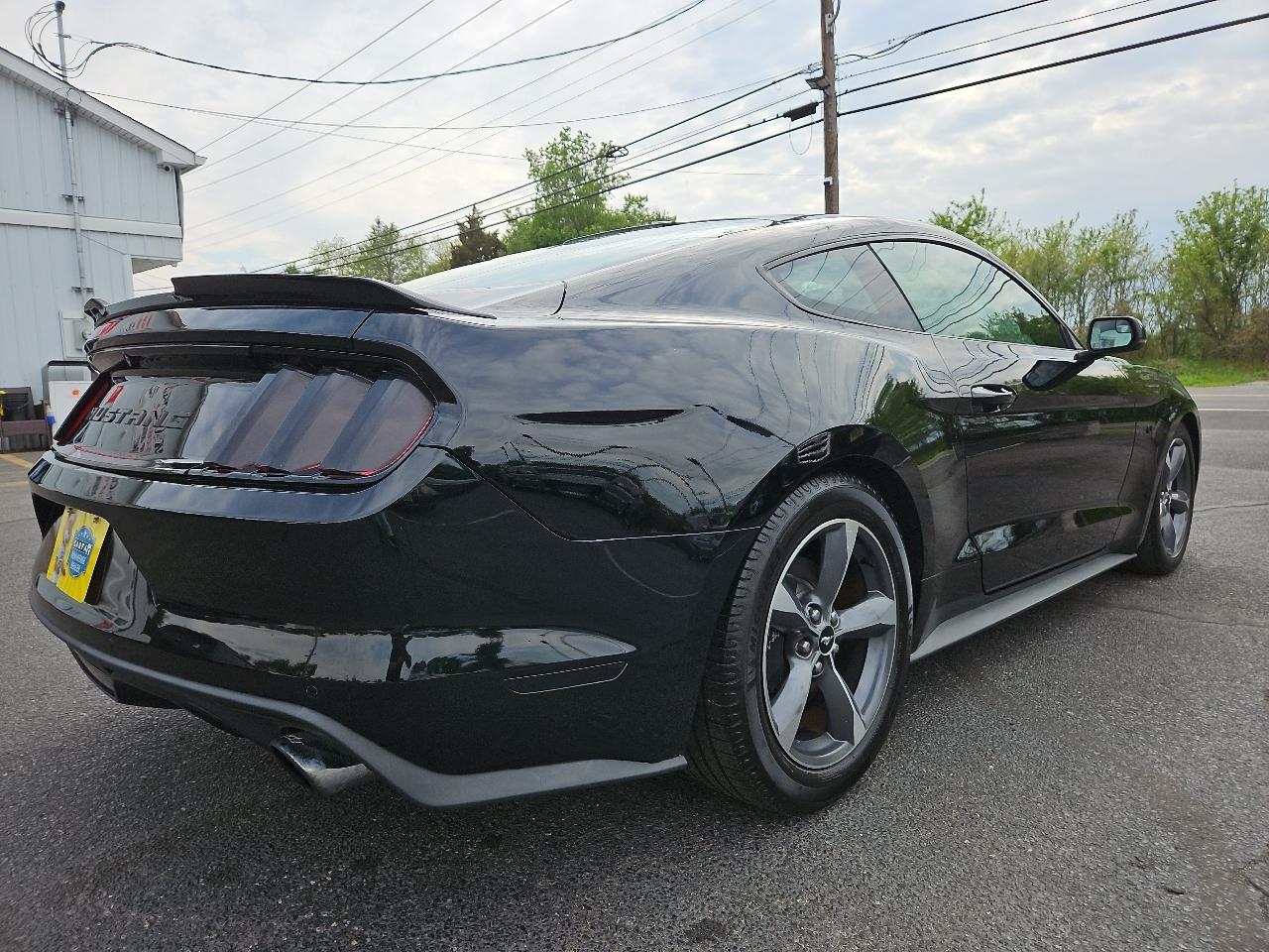 Ford Mustang EcoBoost Coupe 2015