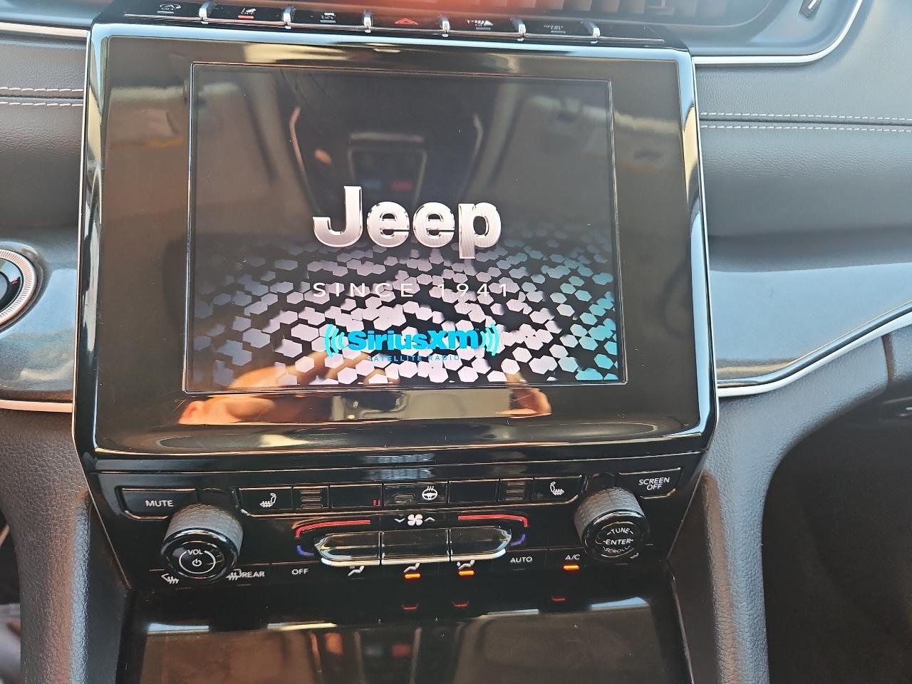 Jeep Grand Cherokee L Laredo 4WD 2022