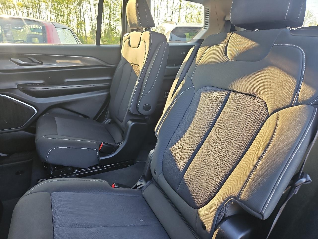 Jeep Grand Cherokee L Laredo 4WD 2022