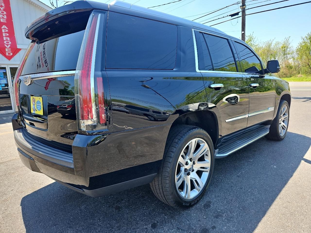 Cadillac Escalade Luxury 4WD 2016