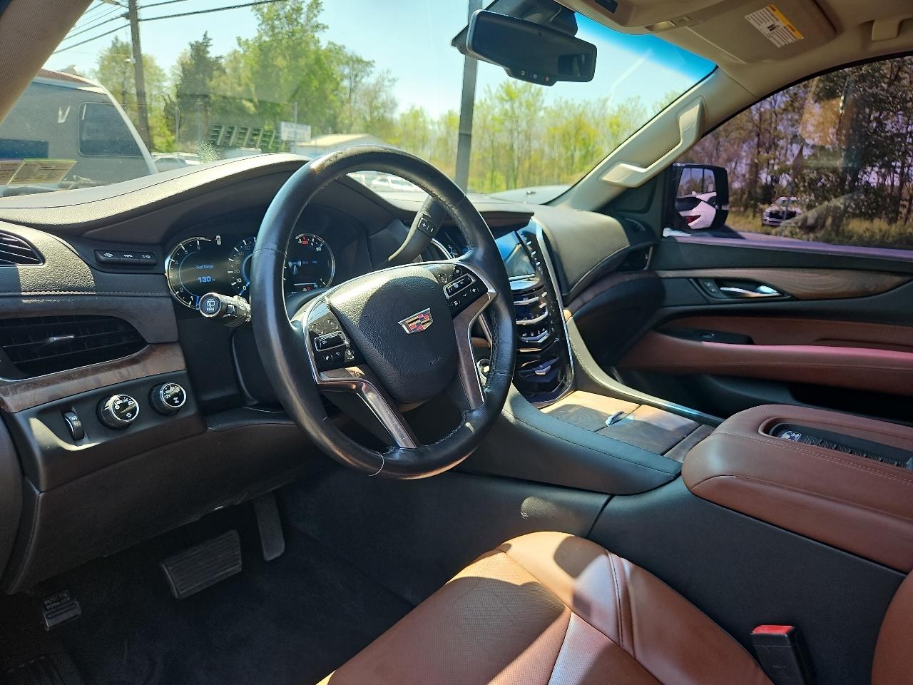 Cadillac Escalade Luxury 4WD 2016