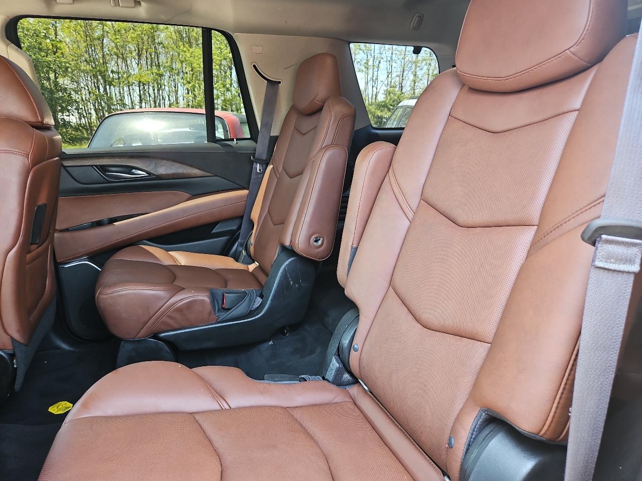 Cadillac Escalade Luxury 4WD 2016