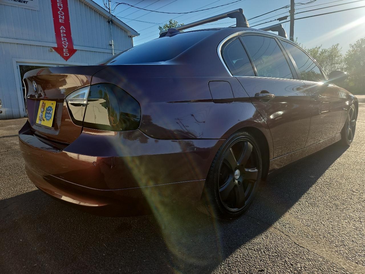 BMW 3-Series 330i Sedan 2006