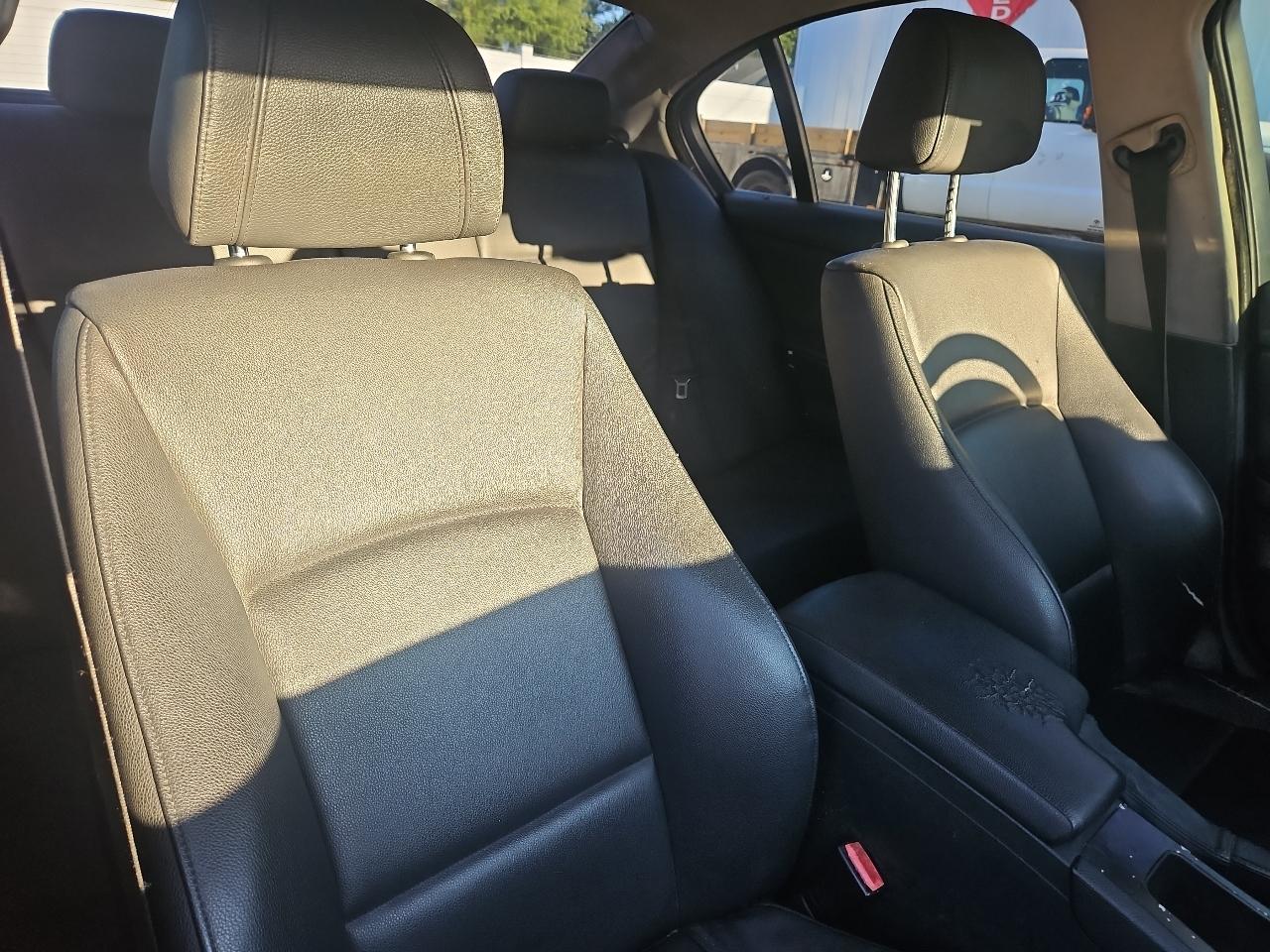 BMW 3-Series 330i Sedan 2006