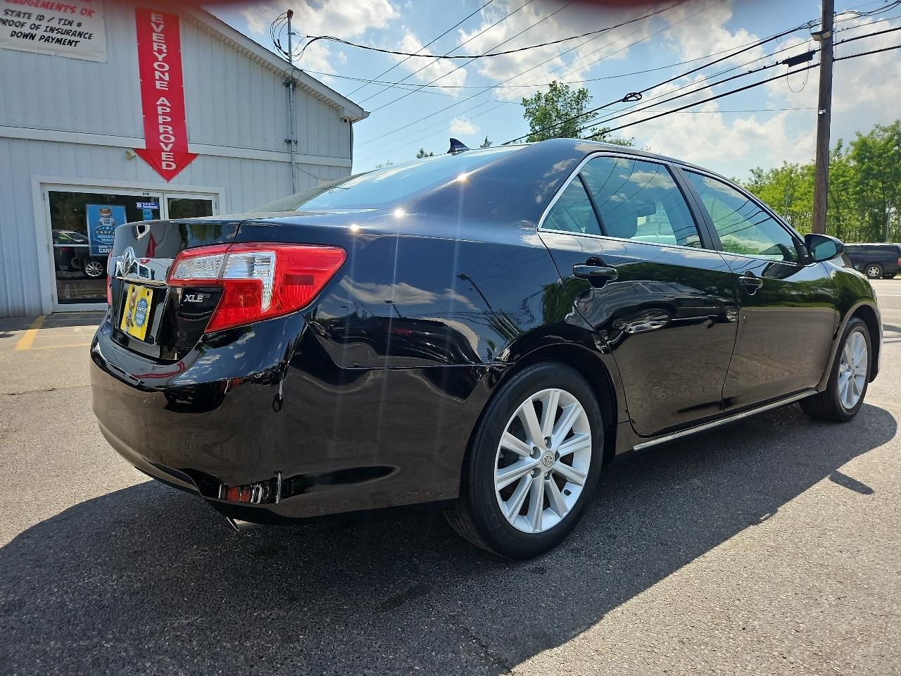 Toyota Camry 4dr Sdn XLE Auto 2012