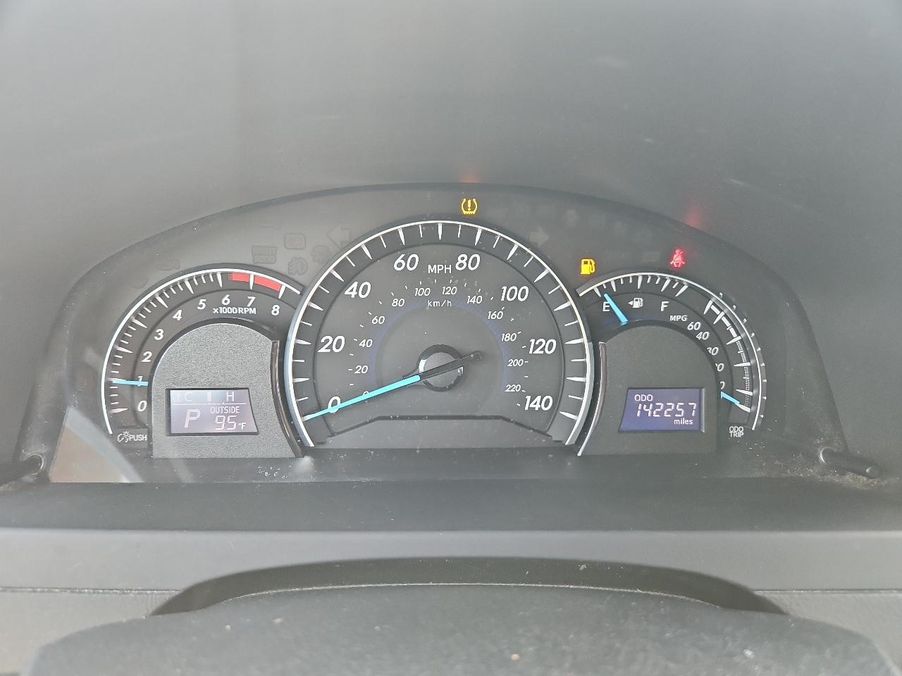 Toyota Camry 4dr Sdn XLE Auto 2012