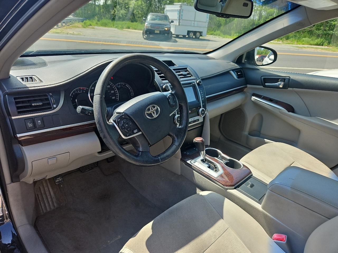 Toyota Camry 4dr Sdn XLE Auto 2012