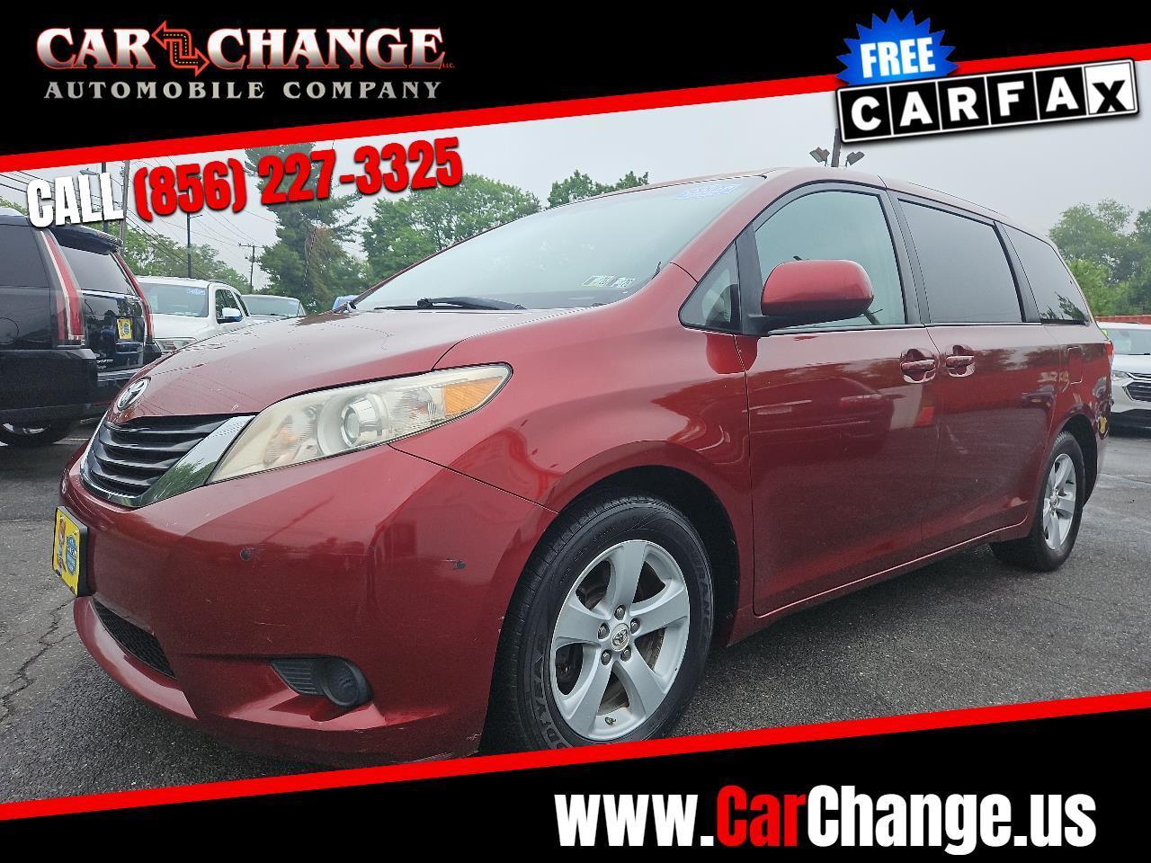 Toyota Sienna LE 8-Pass V6 2011