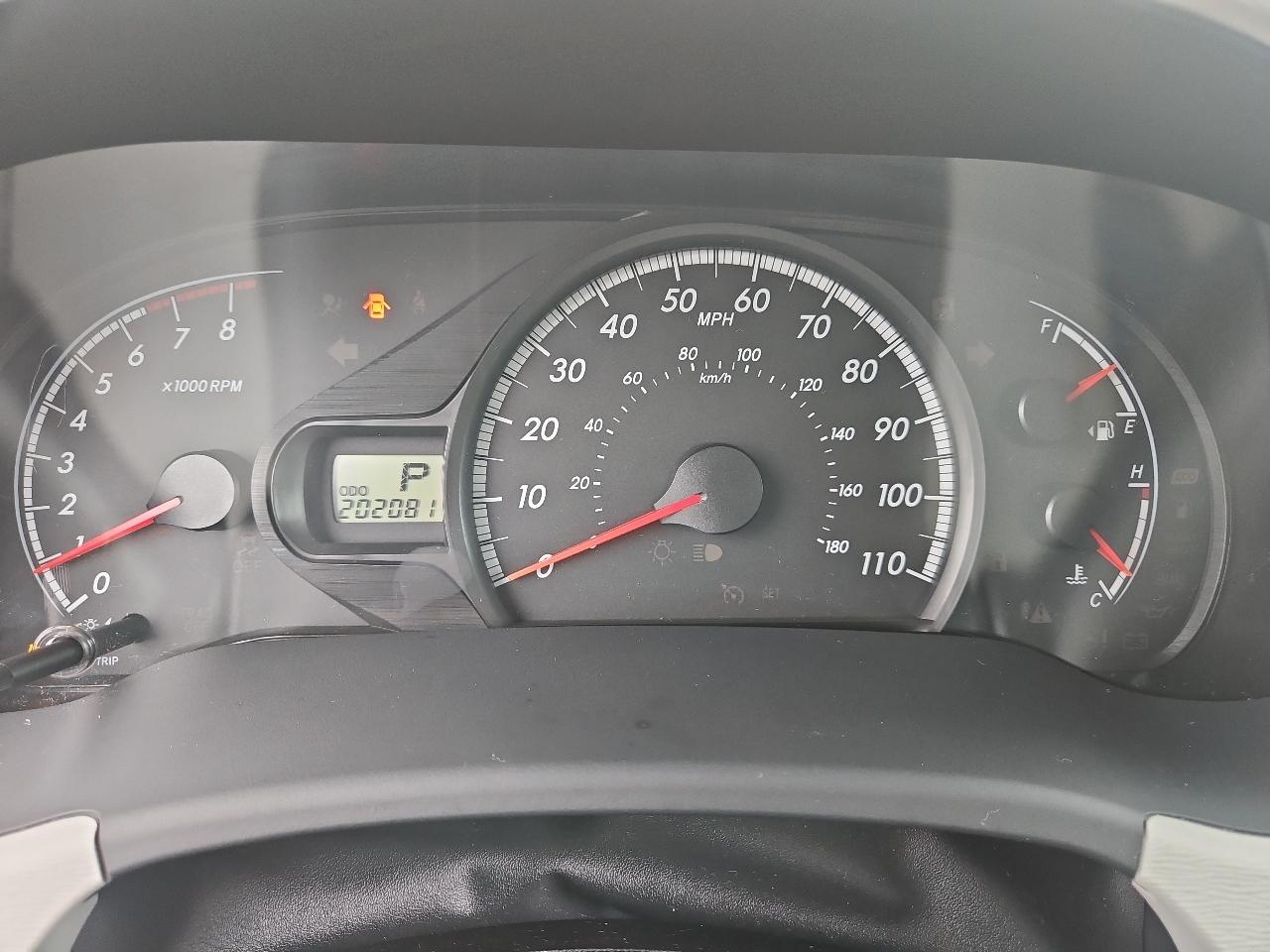 Toyota Sienna LE 8-Pass V6 2011