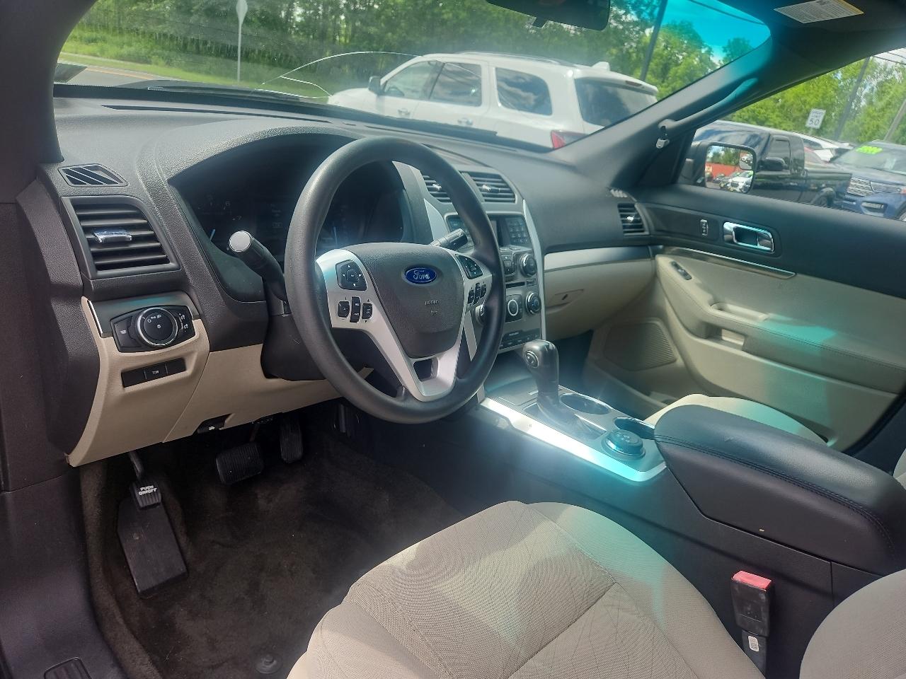 Ford Explorer Base 4WD 2013