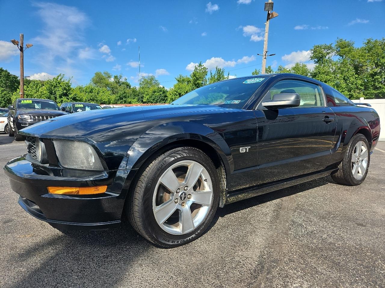 Ford Mustang GT Deluxe Coupe 2006