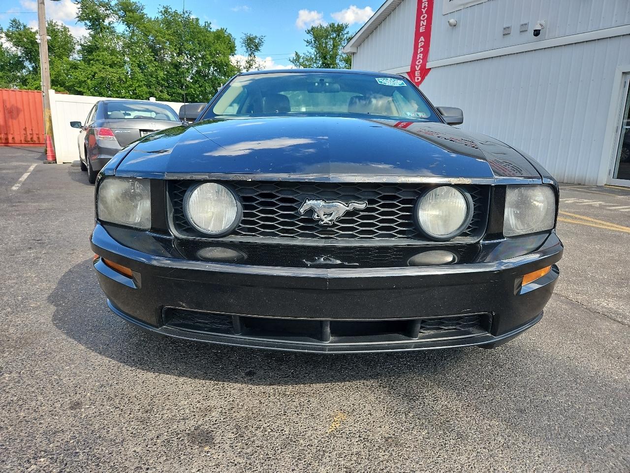 Ford Mustang GT Deluxe Coupe 2006