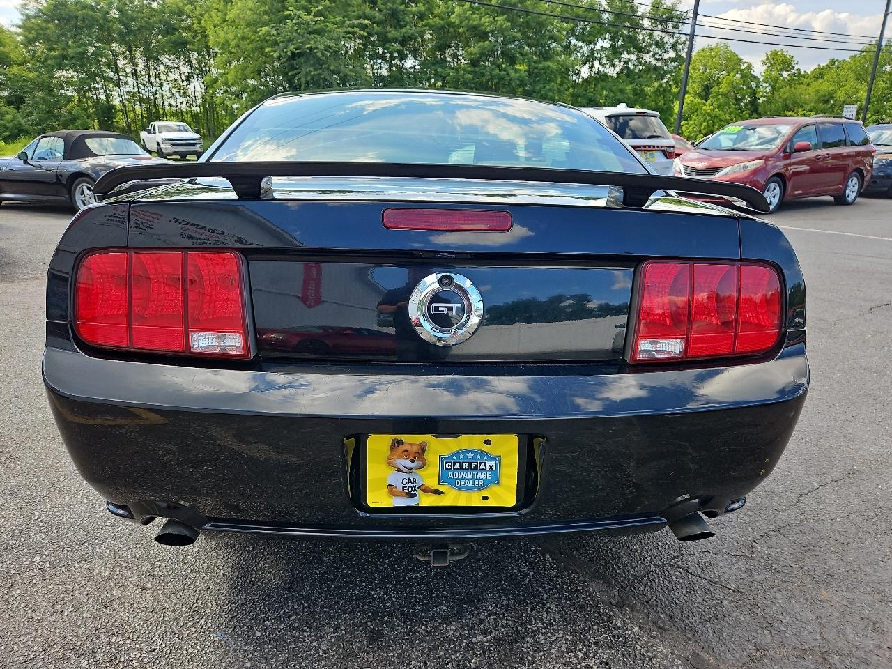 Ford Mustang GT Deluxe Coupe 2006