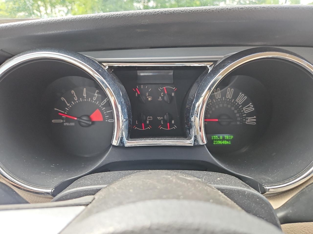 Ford Mustang GT Deluxe Coupe 2006