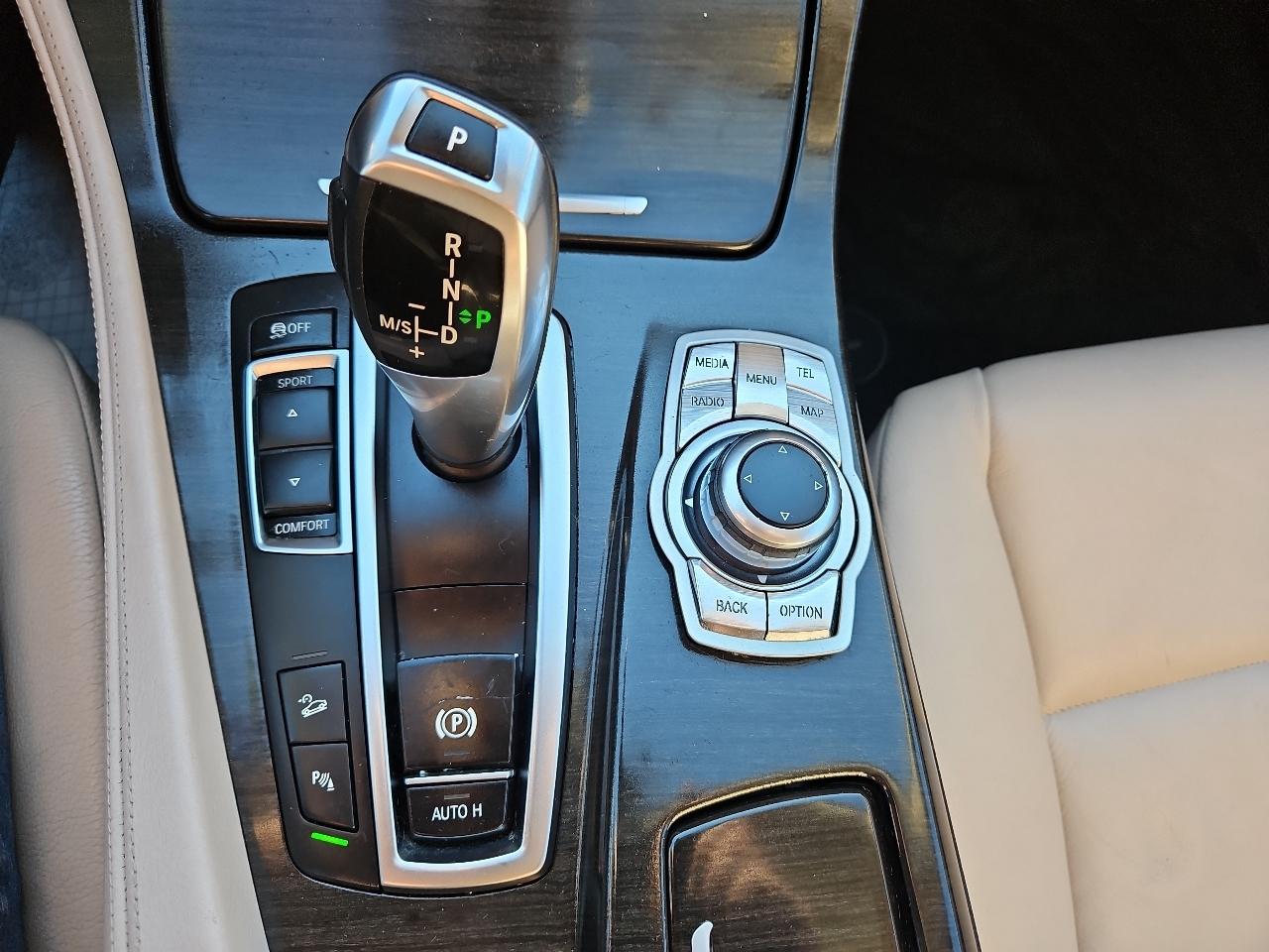 BMW 5-Series 528i xDrive 2012