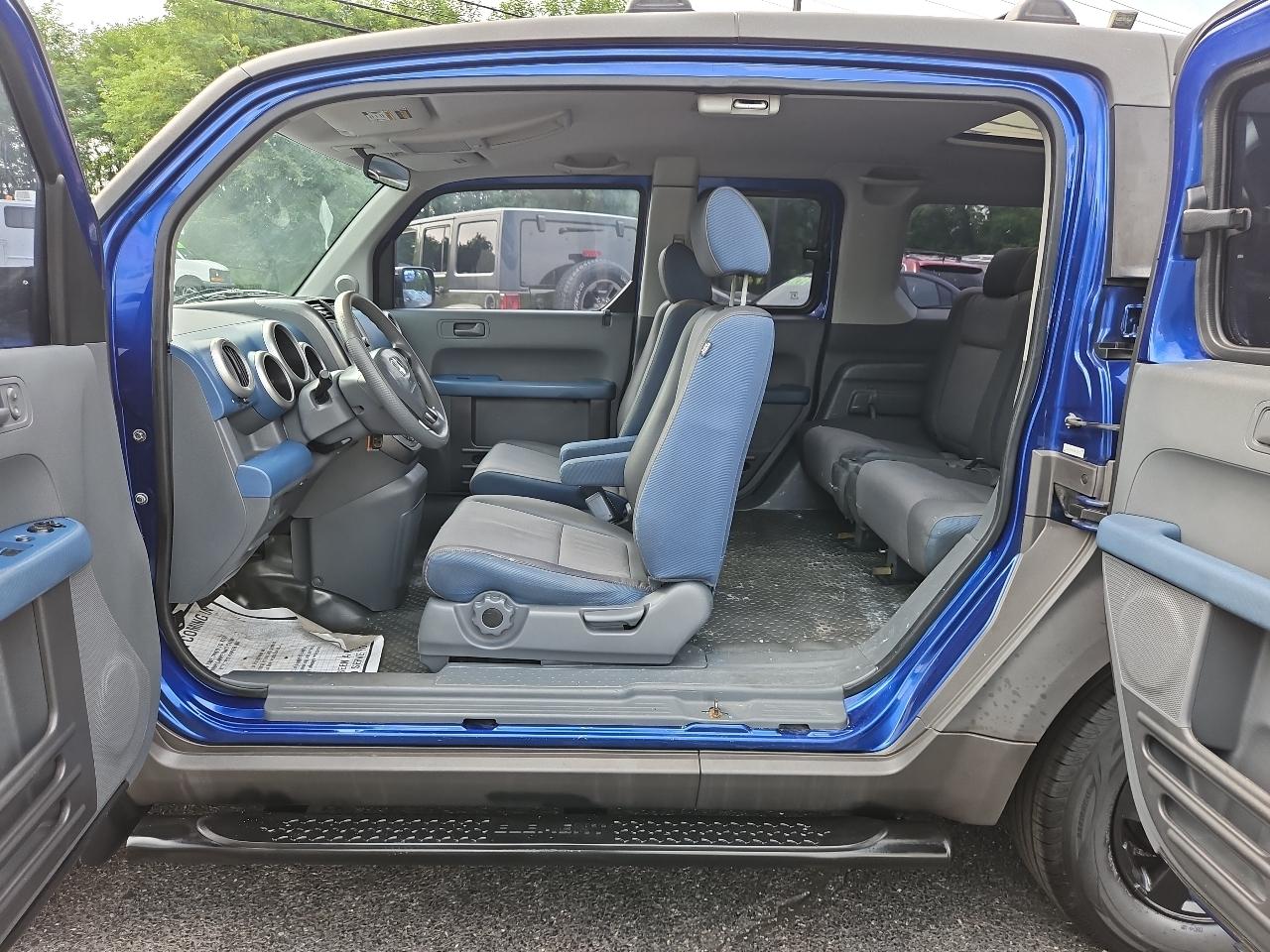 Honda Element EX 4WD AT w/ Front Side Airbags 2004