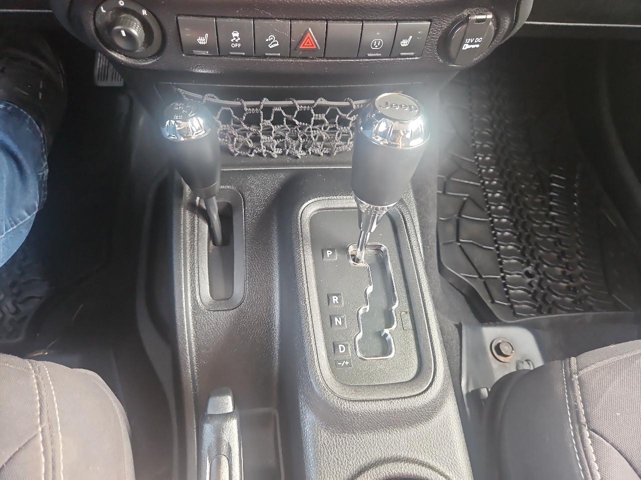 Jeep Wrangler Unlimited Sahara 4WD 2013