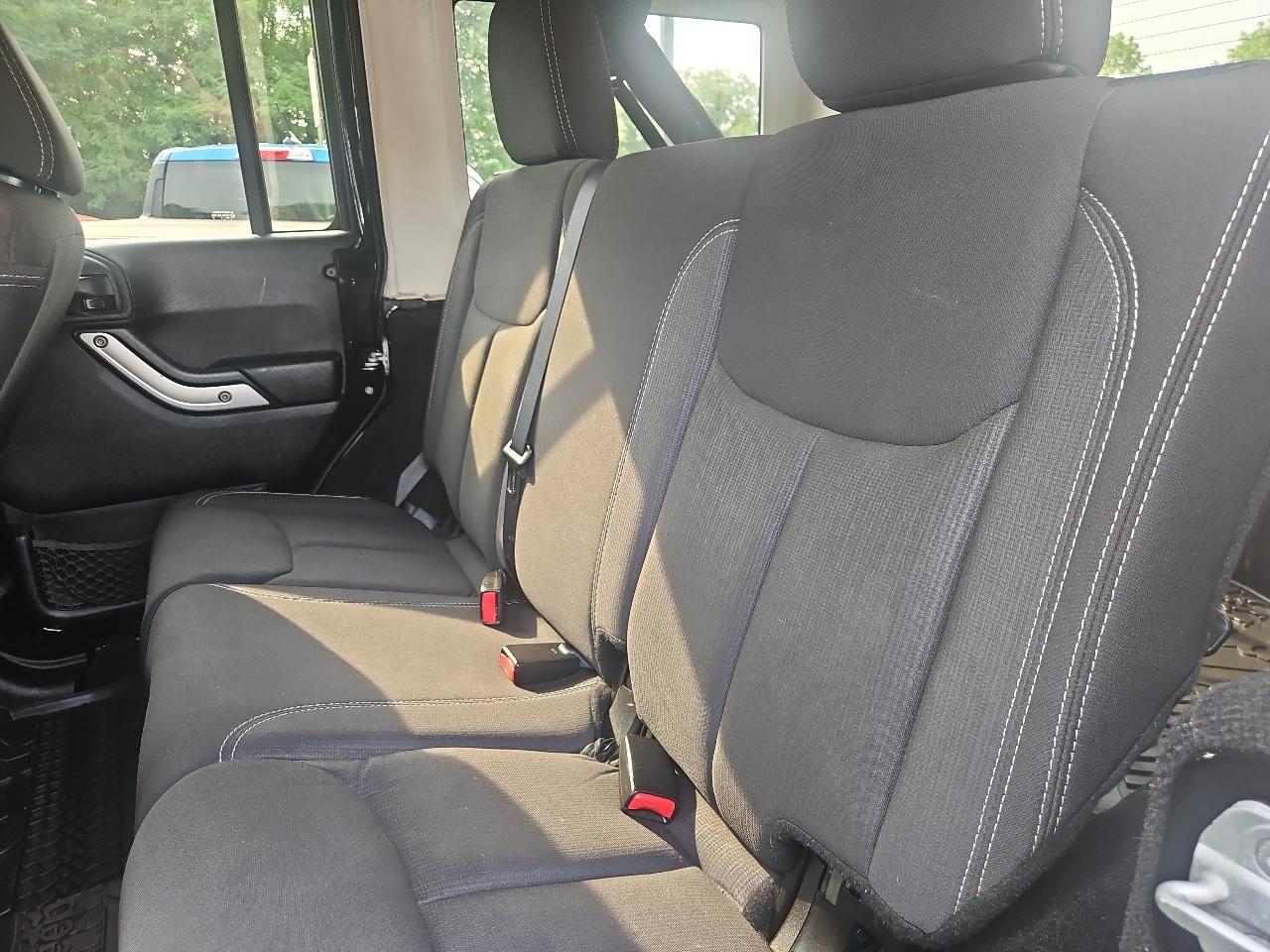 Jeep Wrangler Unlimited Sahara 4WD 2013