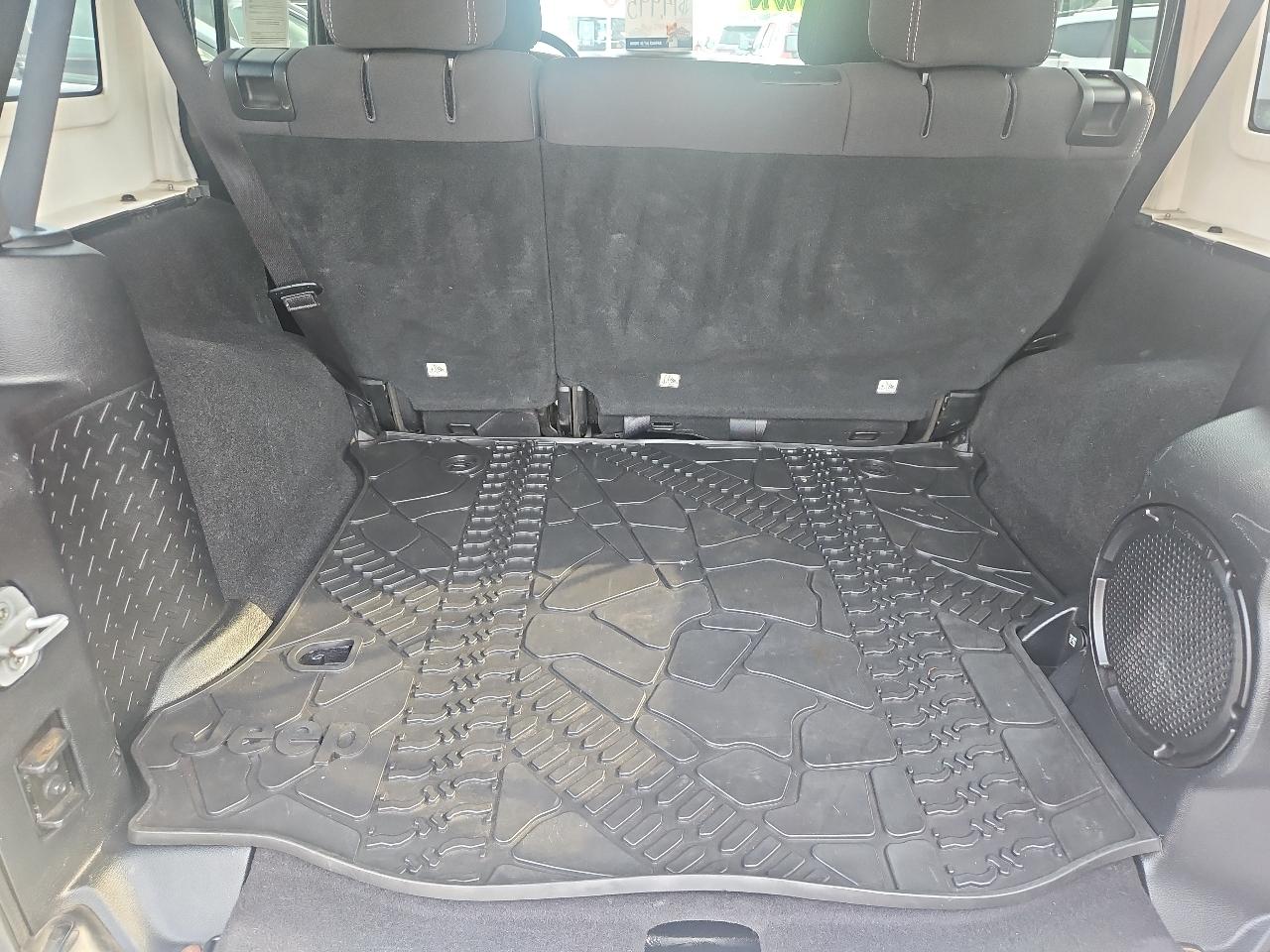 Jeep Wrangler Unlimited Sahara 4WD 2013