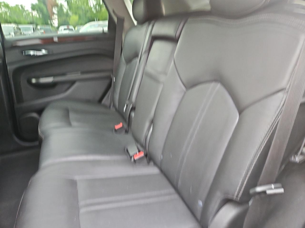Cadillac SRX Luxury 2012