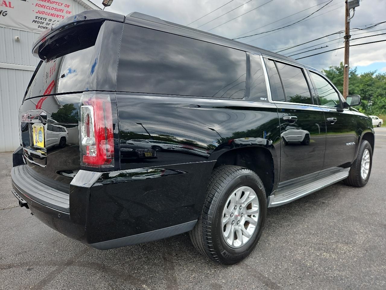 GMC Yukon XL SLT 1/2 Ton 4WD 2015
