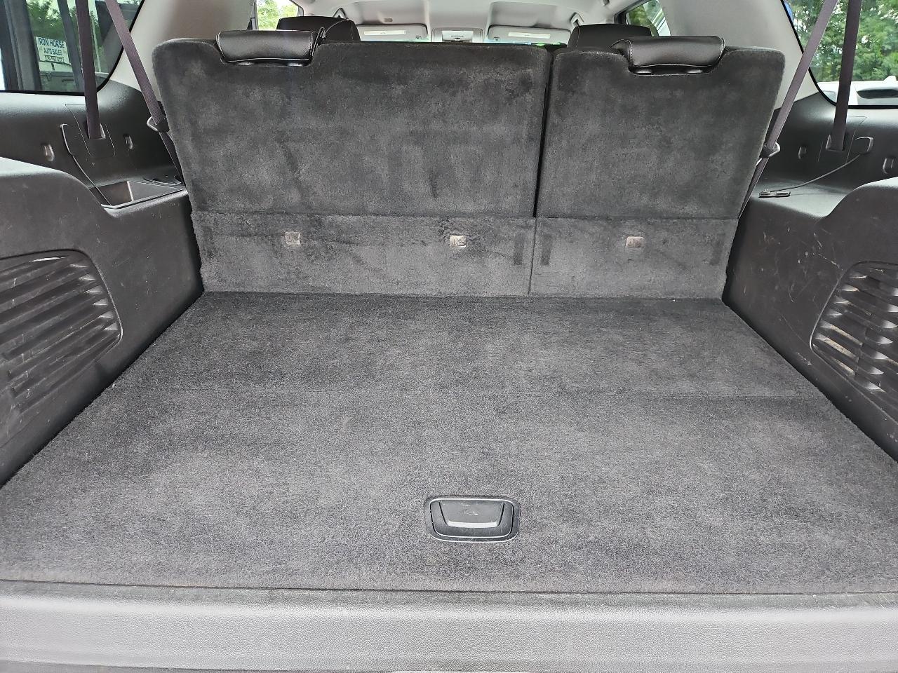 GMC Yukon XL SLT 1/2 Ton 4WD 2015
