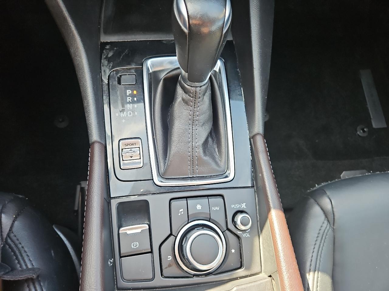 Mazda MAZDA3 i Touring AT 4-Door 2017