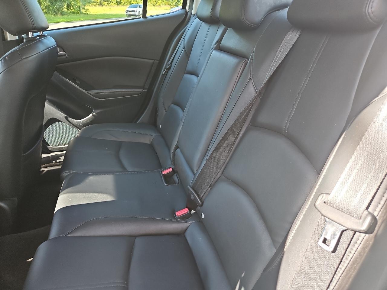 Mazda MAZDA3 i Touring AT 4-Door 2017