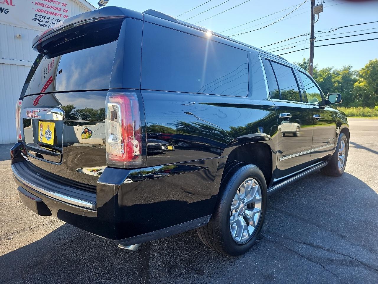 GMC Yukon XL Denali 4WD 2017